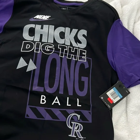 Nike brand new with tags t shirt - Picture 1 of 4